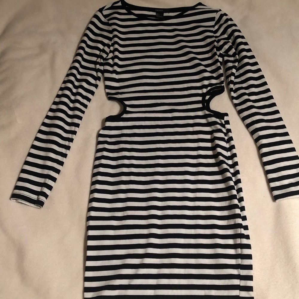 Long sleeve cut out bodycon dress
